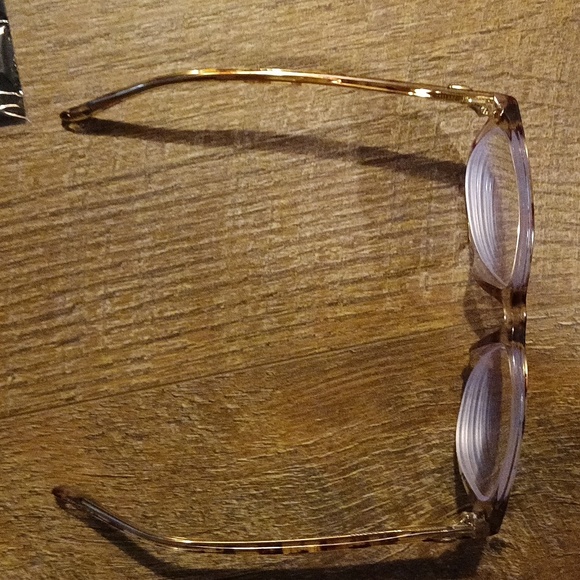 Coach vintage rose frames with case and cleaning cloth /ck book cover 🤎 - Picture 8 of 11